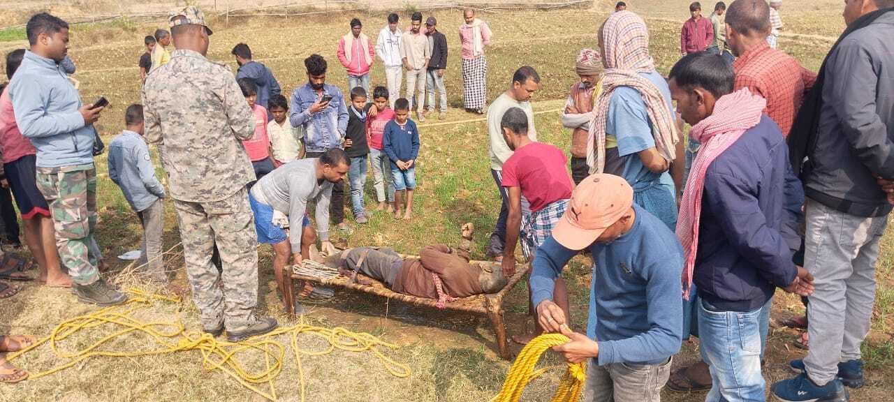 Deoghar news : गेंहू पटवन के लिए मशीन लगाने के दौरान कुएं में गिरने से किसान की हुई मौत, पुलिस की मदद से निकला गया शव