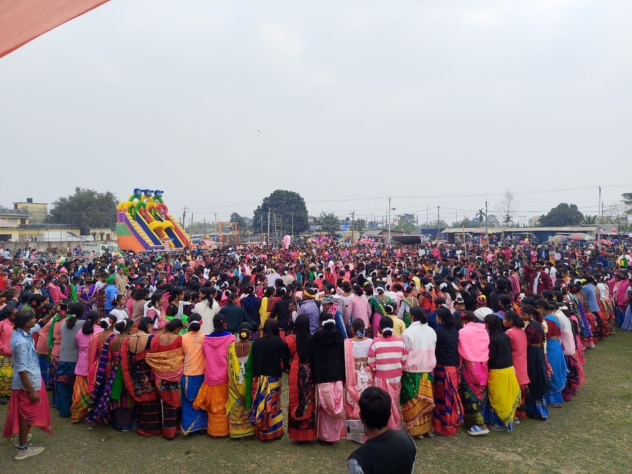 चुरली मैदान में सोहराय पर्व पर लगा मेला, बड़ी तादाद में पहुंच रहे आदिवासी समुदाय के लाग