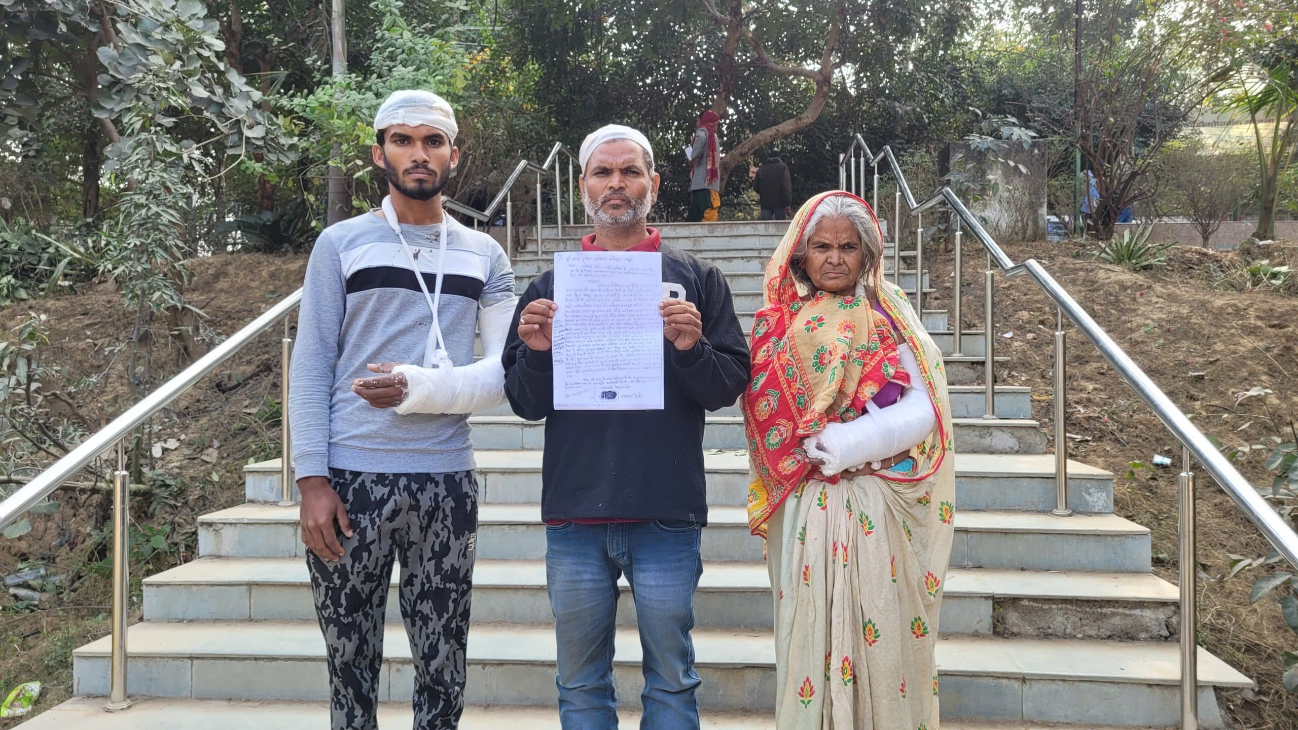 मारपीट मामले में महिला ने एसपी को दिया आवेदन