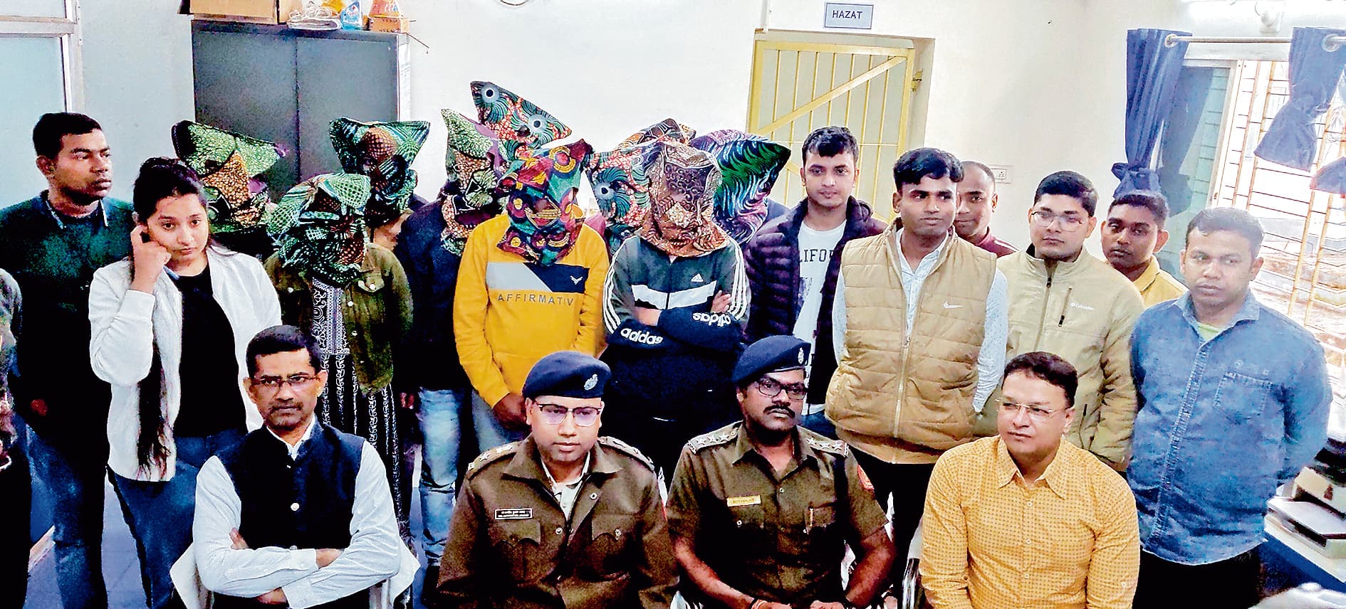 उत्तर 24 परगना व हुगली में पांच जगहों पर रेड में 10 गिरफ्तार, भेजे गये हवालात