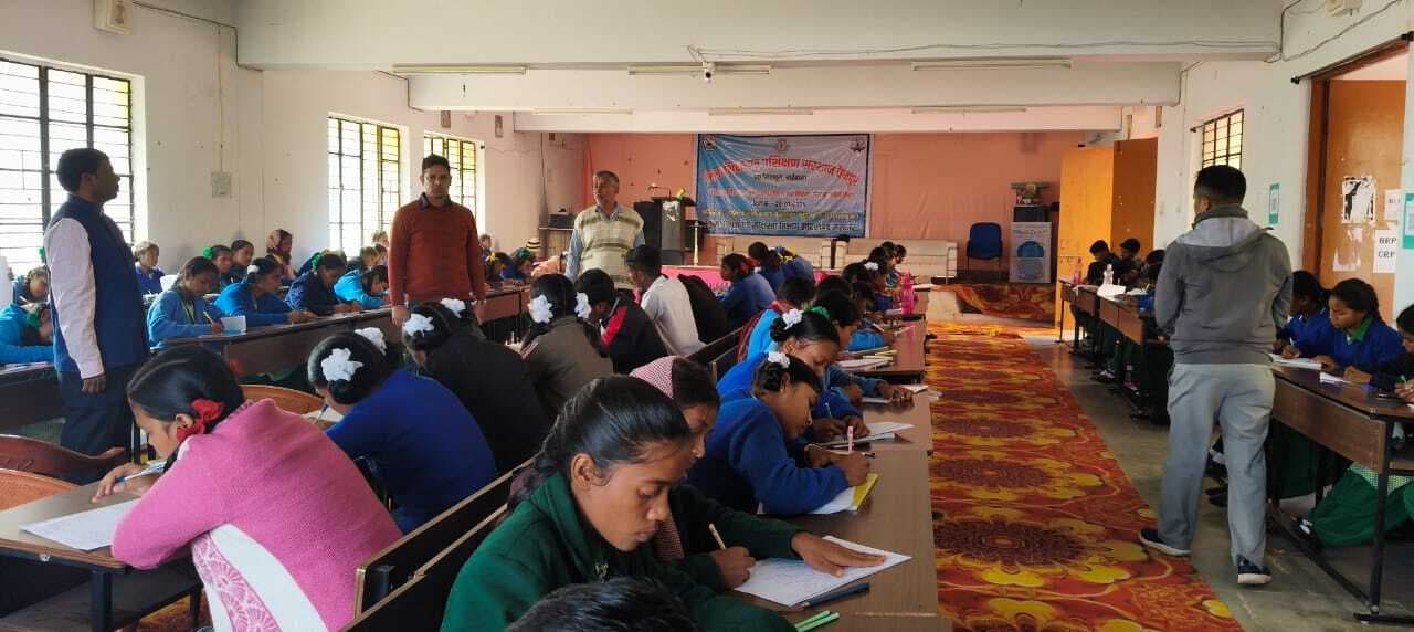 Chaibasa News : निबंध लेखन में अन्नापूर्णा प्रथम व सरिता द्वितीय