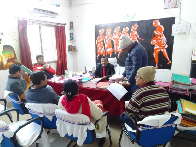 Chaibasa News : वोकेशनल शिक्षकों काे अक्तूबर माह से नहीं मिला मानदेय, निर्णय आज