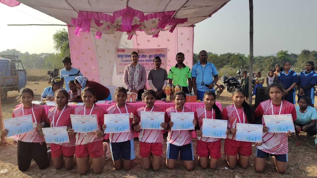 East Singhbhum : फुटबॉल में बिंगबुरु और कबड्डी में कस्तूरबा विद्यालय विजेता