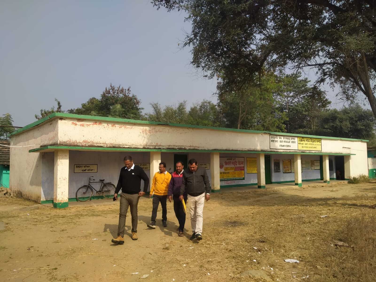 seraikela News : पांच माह से स्कूलों की मॉनिटरिंग नहीं, सीआरपी का मानदेय रोक किया शो-कॉज