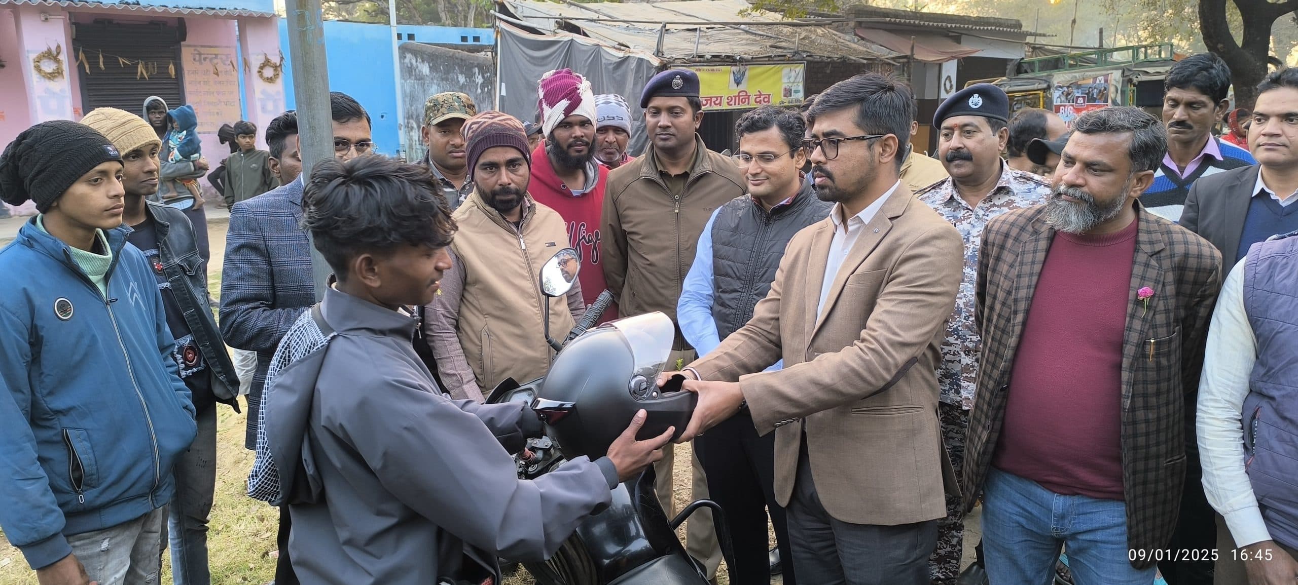 Giridih News: राष्ट्रीय सड़क सुरक्षा अभियान के तहत डीसी ने लोगों को किया गया जागरूक