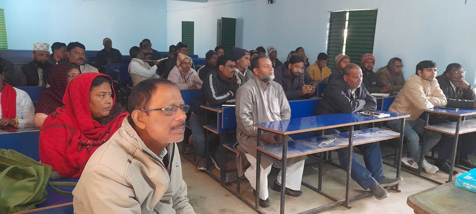 Deoghar news : अपार आइडी बनाने समेत अन्य कार्यक्रमों को लेकर शिक्षकों को कार्यशाला में दिया प्रशिक्षण