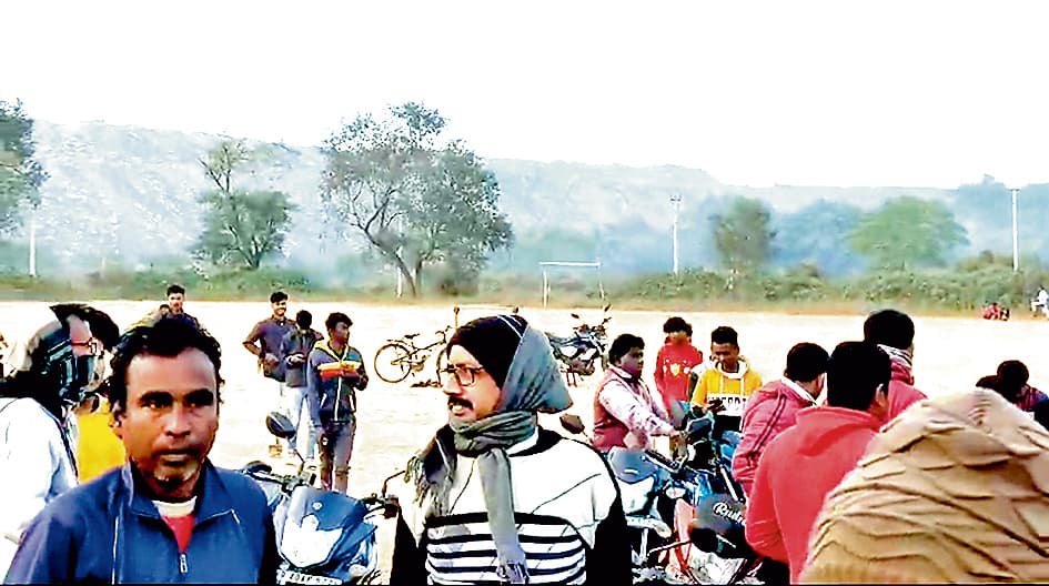 कुमारडीही : मैदान में दखल का आरोप, बीएलआरओ से शिकायत