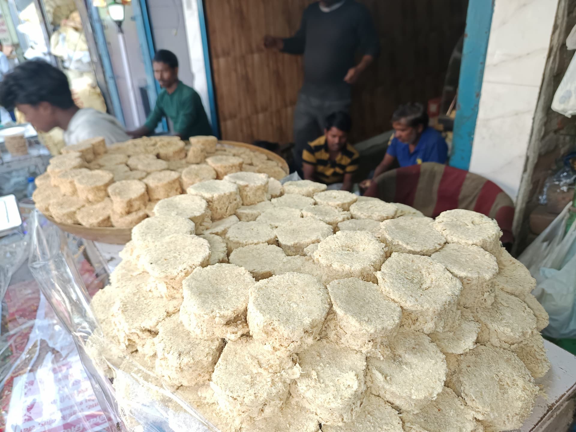 Ranchi News : तिल की सोंधी खुशबू से महक रहा बाजार