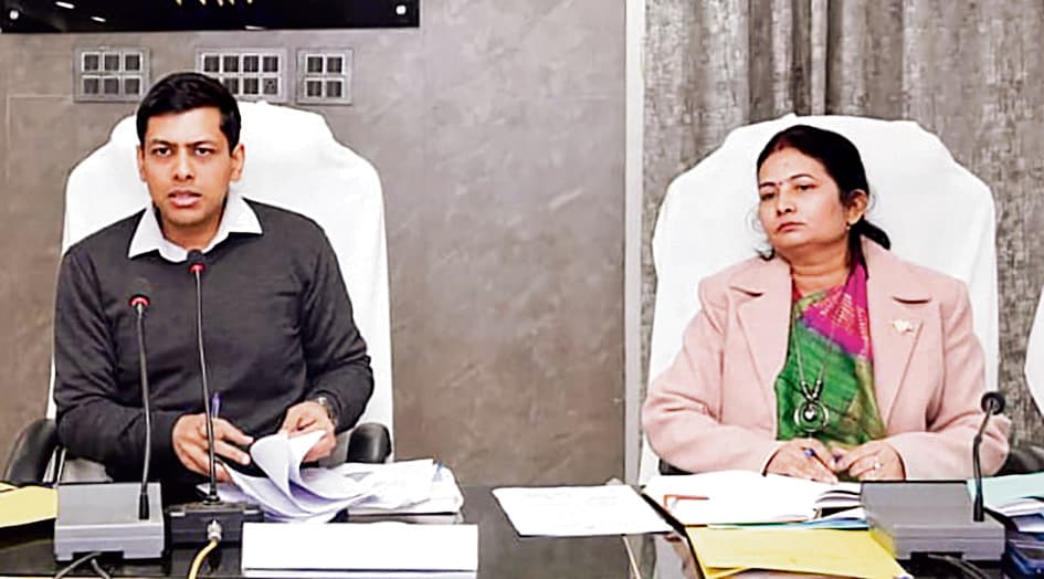 Buxar News: कार्य में लापरवाही बरतने के मामले में डीएम ने सीडीपीओ से किया शोकॉज