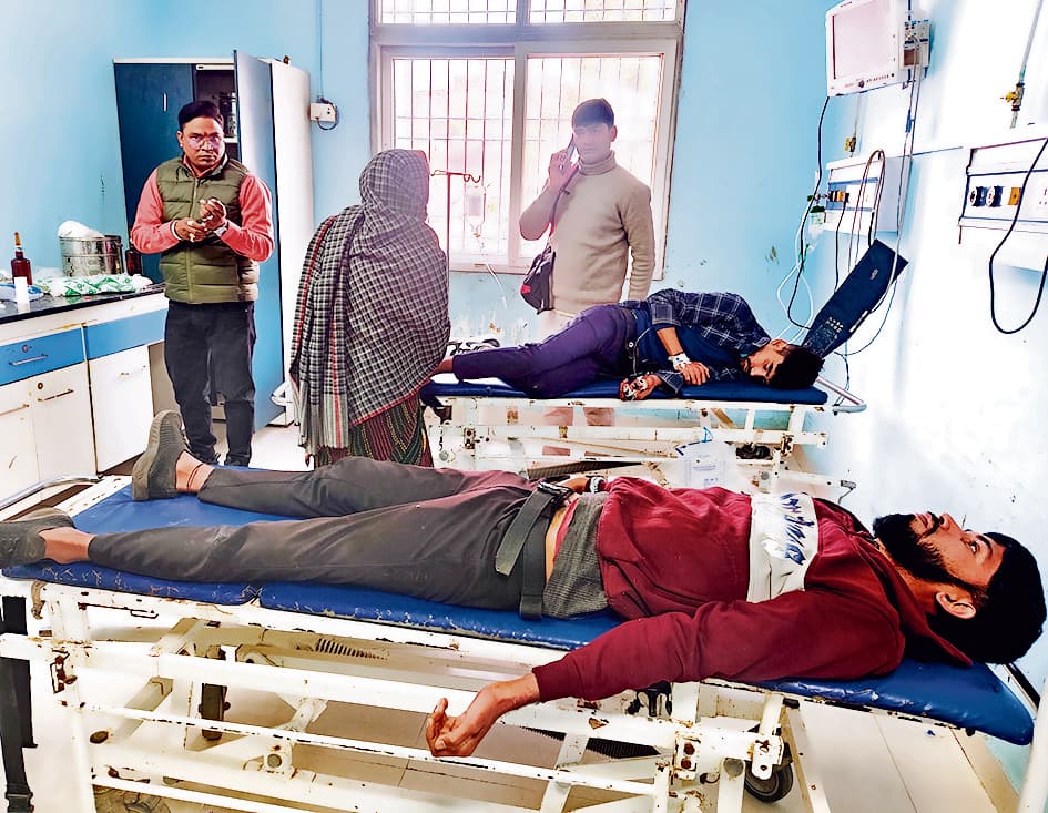 सड़क हादसे में एक की मौत, तीन जख्मी