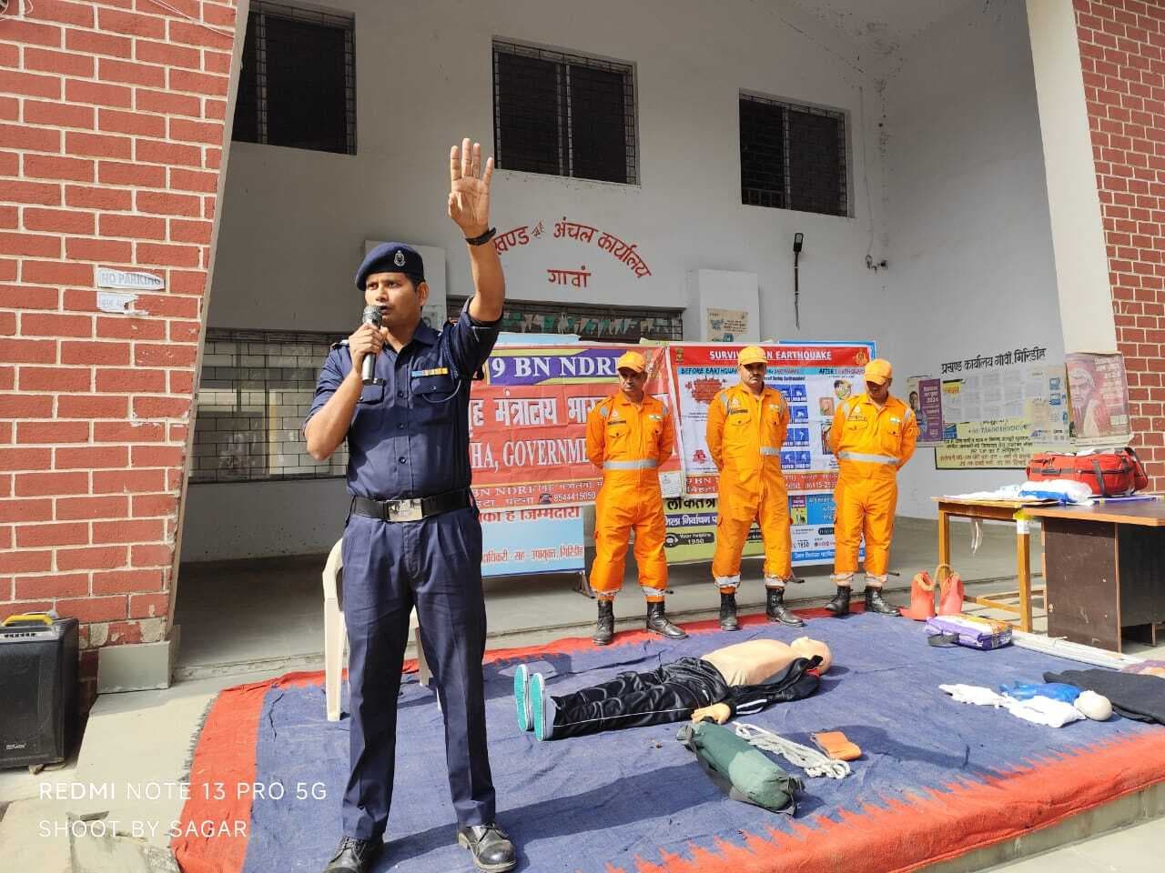 Giridih News :एनडीआरएफ ने राहत व बचाव का दिया प्रशिक्षण