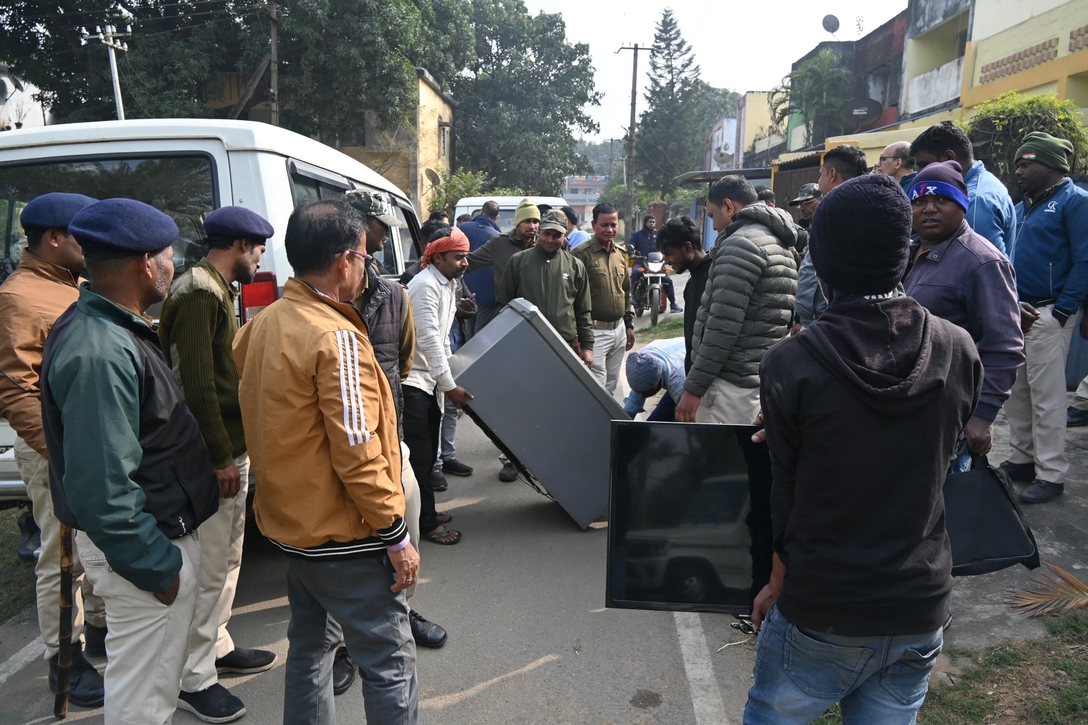 Bokaro News : बीएसएल ने आठ क्वार्टरों से हटाया कब्जा, जब्त किया सामान