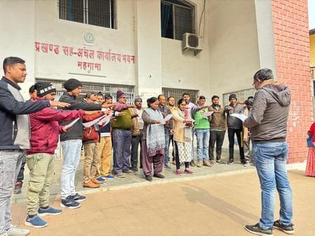 सड़क सुरक्षा को लेकर कर्मियों ने ली शपथ