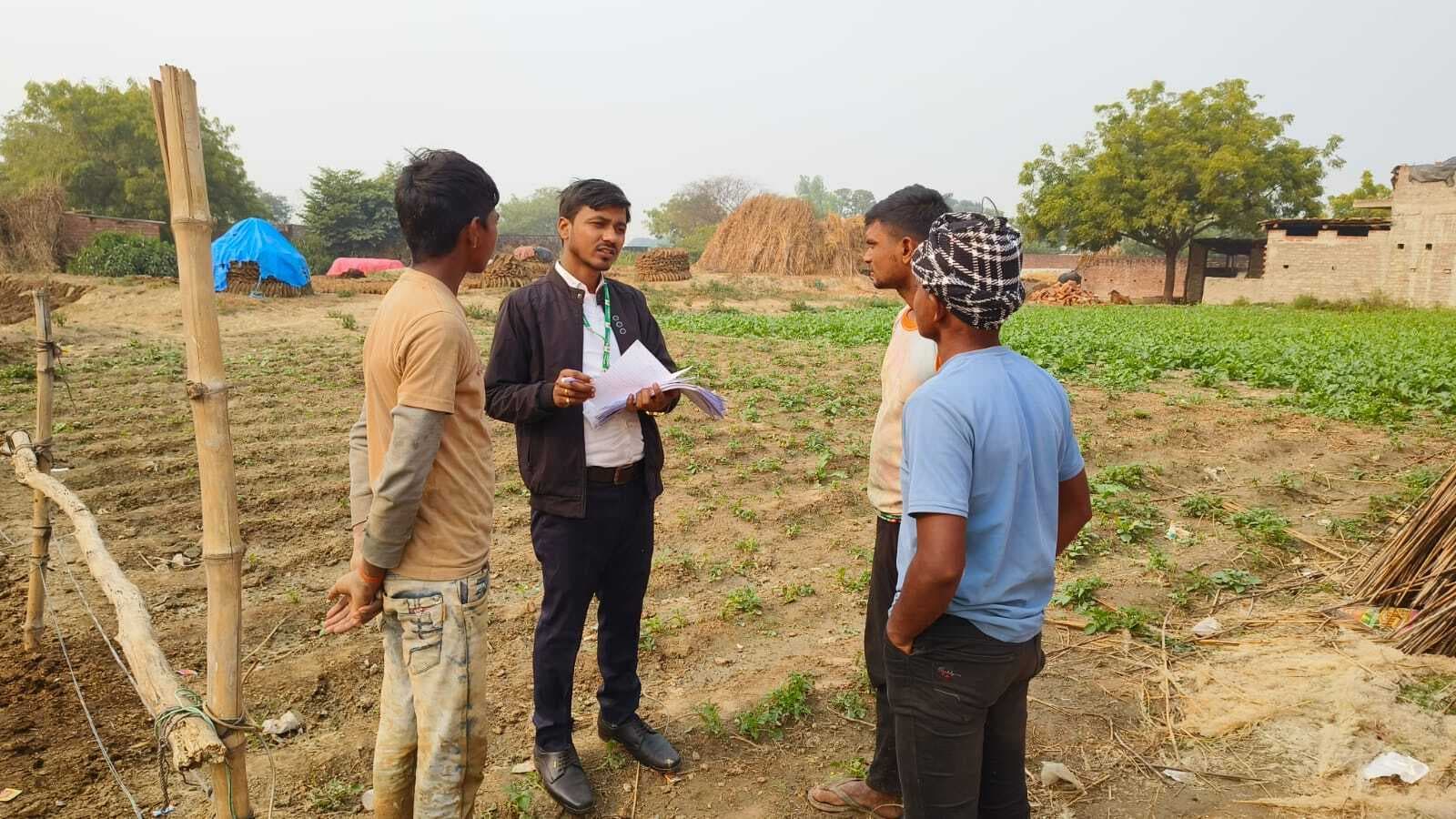 कृषि के प्रति युवाओं को आकर्षित करने के लिए योजनाओं की दी जा रही जानकारी