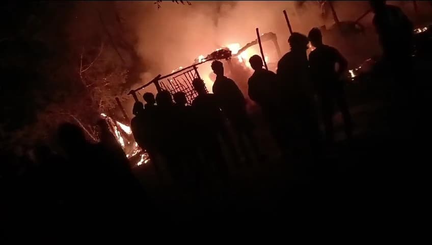 चूड़ा मील में लगी आग, पांच लाख की संपत्ति का नुकसान