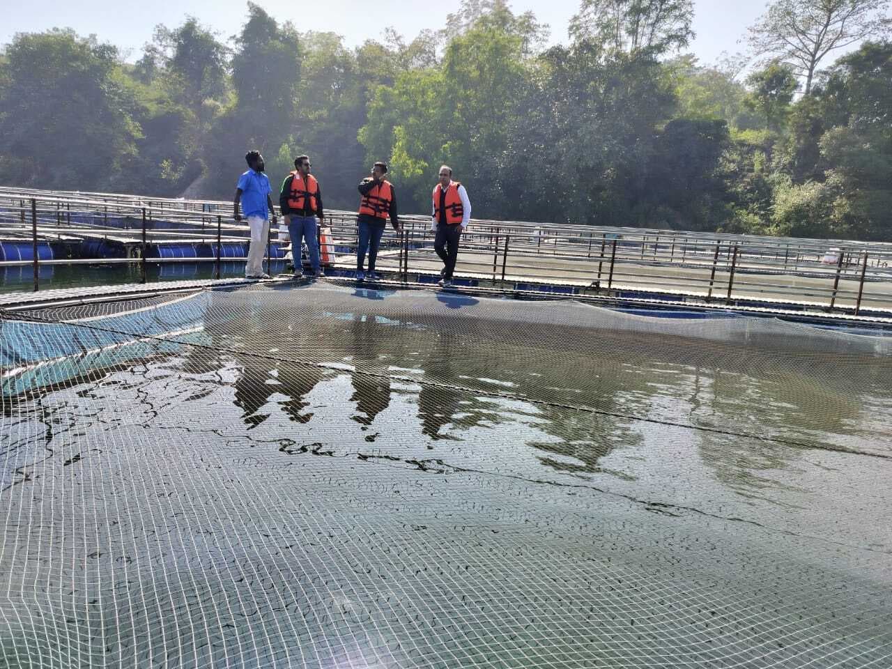 गुजरात के प्रतिनिधिमंडल ने केज कल्चर विधि को जाना