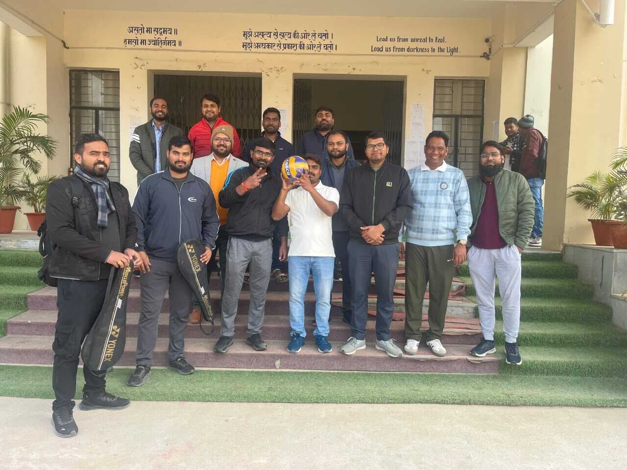 मुंगेर के इंजीनियरिंग कॉलेज में आयोजित वालीबॉल प्रतियोगिता में प्राध्यापक लेंगे भाग