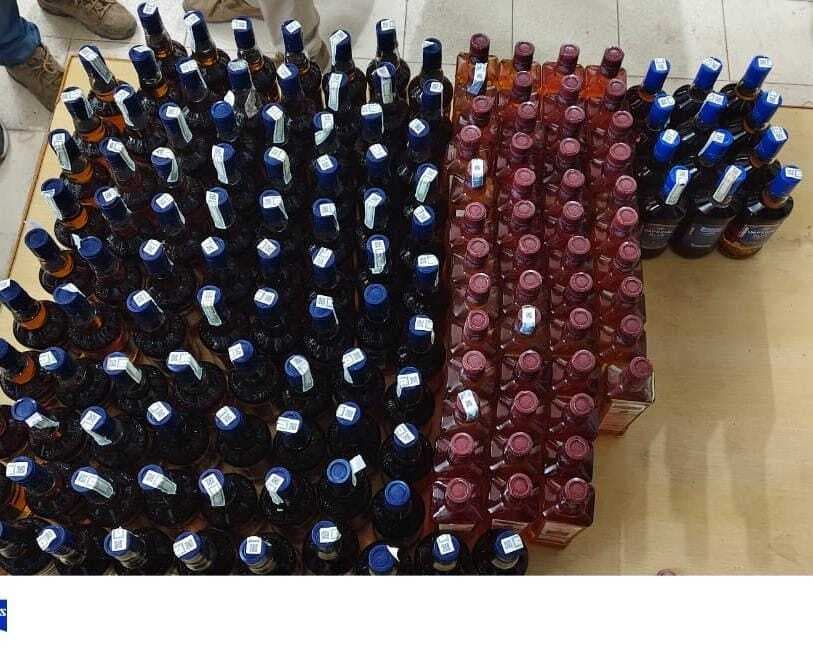 शीतलपुर गांव में 151 बोतल विदेशी शराब के साथ एक तस्कर गिरफ्तार