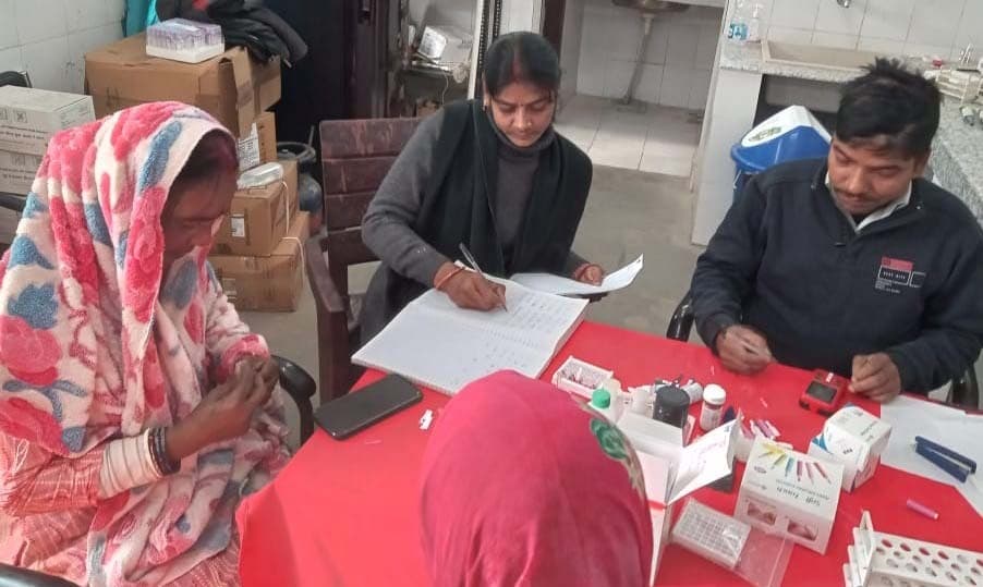 शिविर में गर्भवती महिलाओं की हुई प्रसव पूर्व जांच