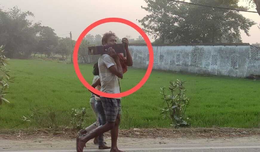 अवैध आरा मिल पर वन विभाग का चला बुलडोजर, 4 मशीन को किया जब्त