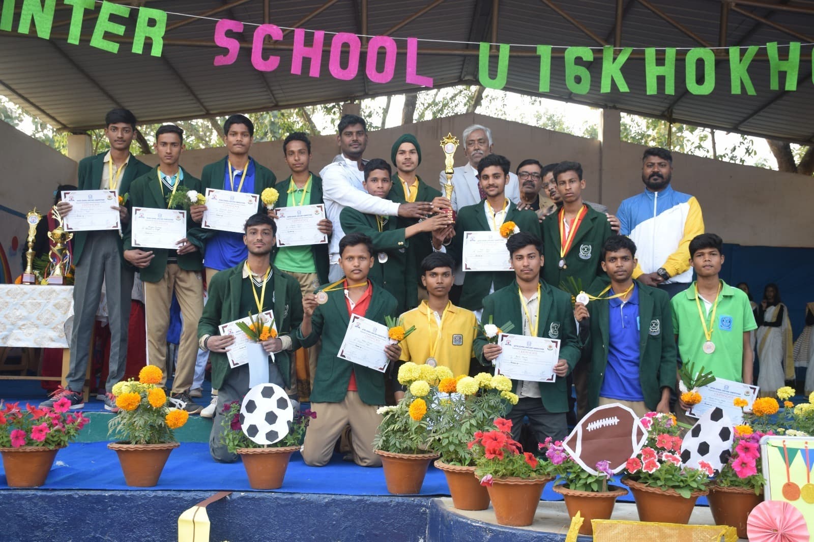 Deoghar news : बालकों में डीएवी व बालिकाओं में मातृ मंदिर की टीम बनी विजेता, दोनों ही वर्गों में संत जेवियर्स टीम बनी उपविजेता