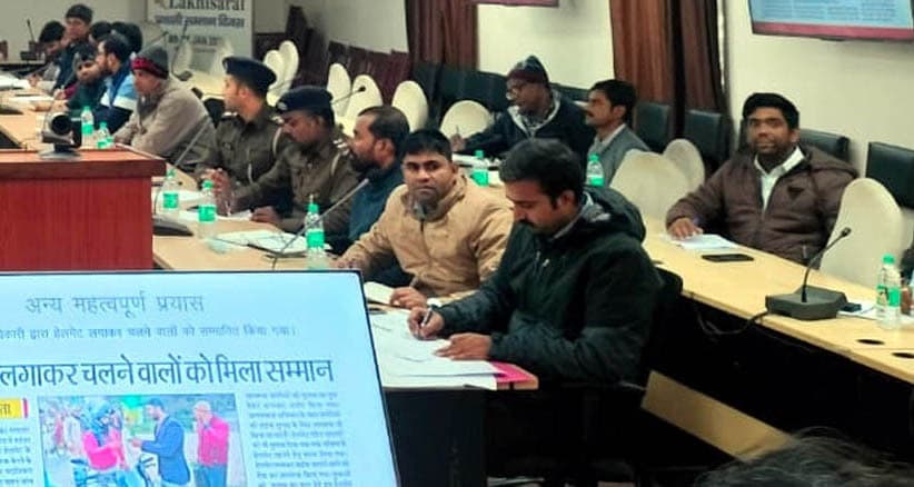 जाम से निबटने के लिए हटायें स्थायी व अस्थायी अतिक्रमण: डीएम