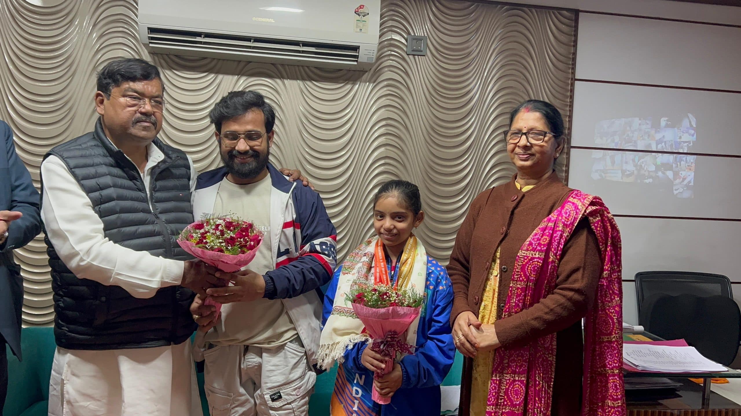 एमएलसी व महापौर ने विजेताओं को किया सम्मानित