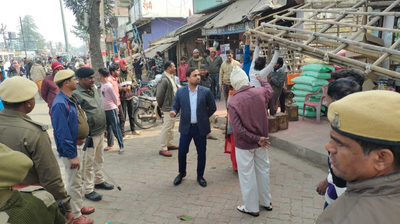 नगर पंचायत के विभिन्न मार्गों को कराया गया अतिक्रमणमुक्त