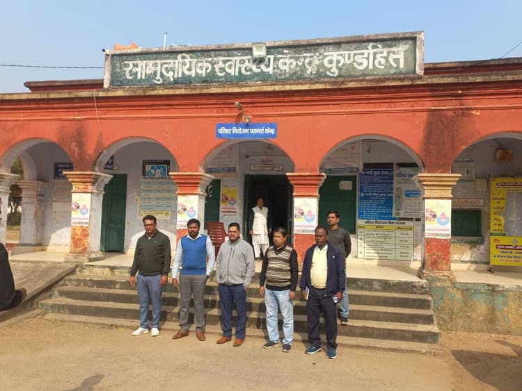 बीडीओ ने सीएचसी में उपलब्ध दवाओं की ली जानकारी