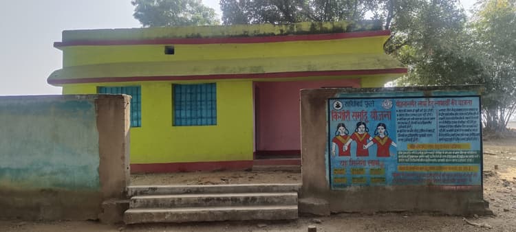 मिनी आंगनबाड़ी केंद्र भवन बनकर तैयार, सेविका नहीं ले रही हैंडओवर