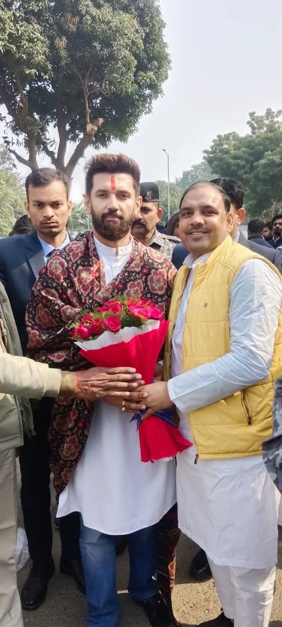 लोजपा आर के राष्ट्रीय अध्यक्ष से मिले जिलाध्यक्ष व युवा जिलाध्यक्ष