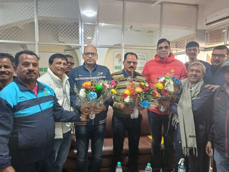 Athletic: मधुकांत पाठक व शिव कुमार पांडे का रांची पहुंचने पर स्वागत