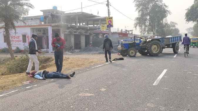 बोआरीजोर में ट्रैक्टर की चपेट में आने से बाइक सवार की मौत, एक घायल