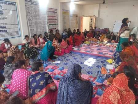 सखी मंडल से जुड़ी सदस्यों को संकुल से उपलब्ध करायी जाये ऋण राशि