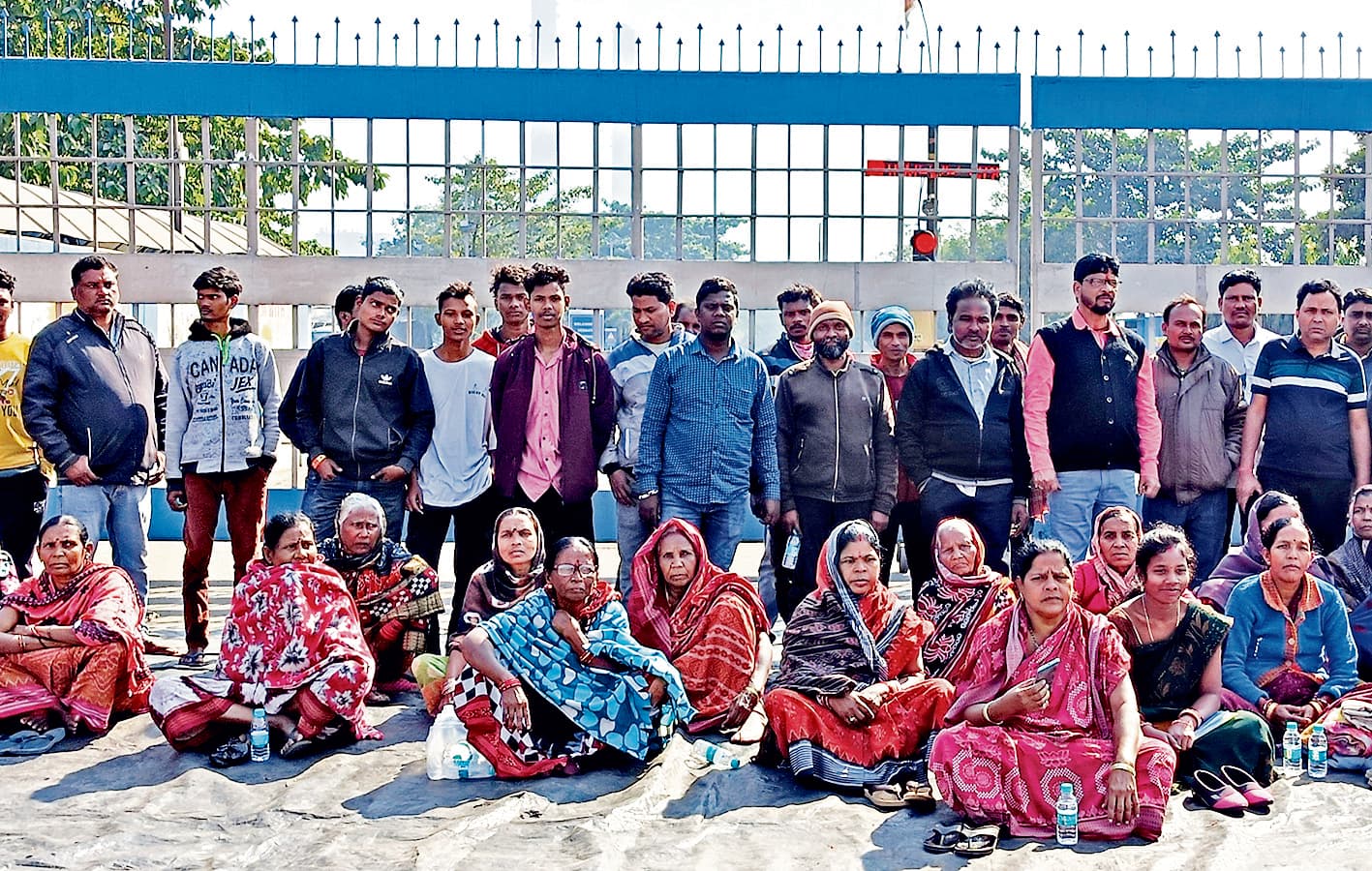 Jharsuguda News: भुरकामुंडा के ग्रामीणों ने छह घंटे बंद रखा वेदांता कारखाना का गेट