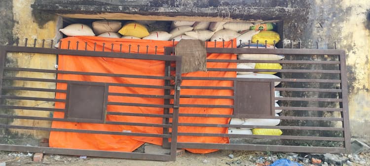 East Singhbhum News : महुलिया लैंपस में फिर धान खरीदी बंद, निराश लौट रहे किसान