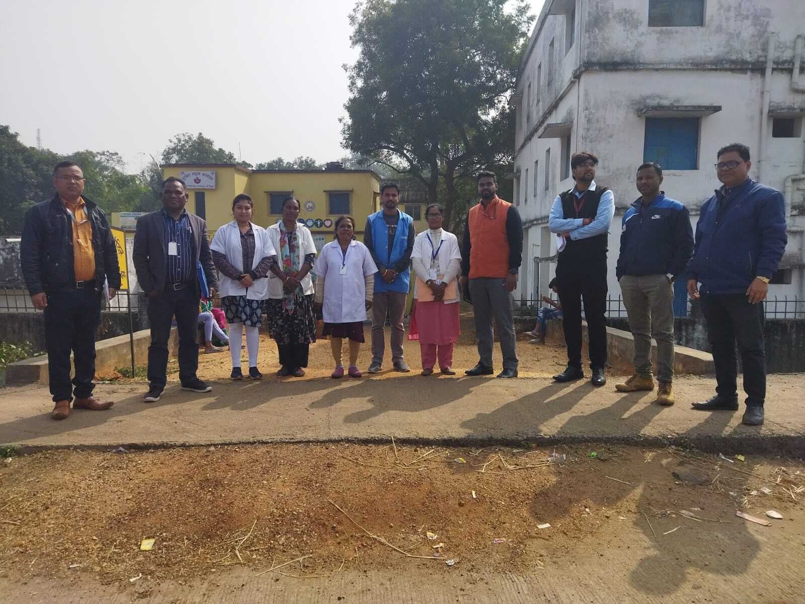 East Singhbhum News : पूर्वी सिंहभूम जिले के ग्रामीण क्षेत्रों में कम संसाधन में चल रहे अस्पताल