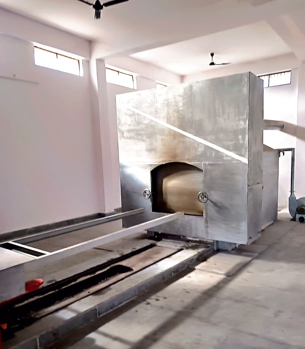 Dhanbad News: बंद विद्युत शवदाह गृह की जांच करने पहुंची टीम