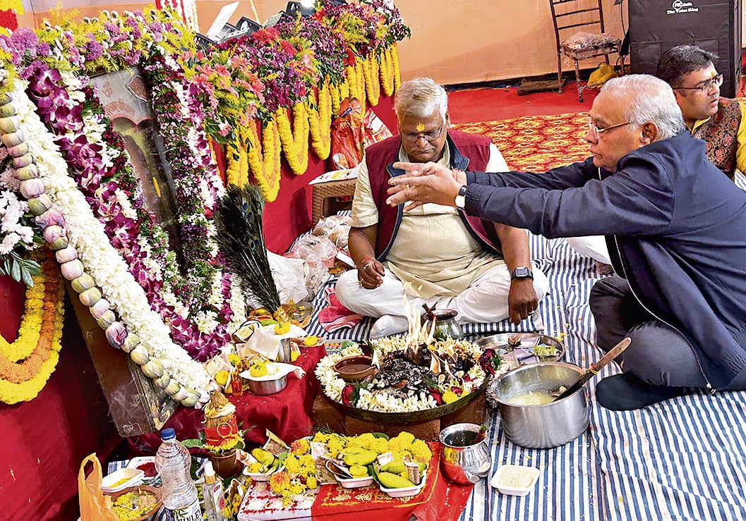 Dhanbad News: सेवक को अपने सांवरे यूं न सताइए...पर झूमें श्रद्धालु