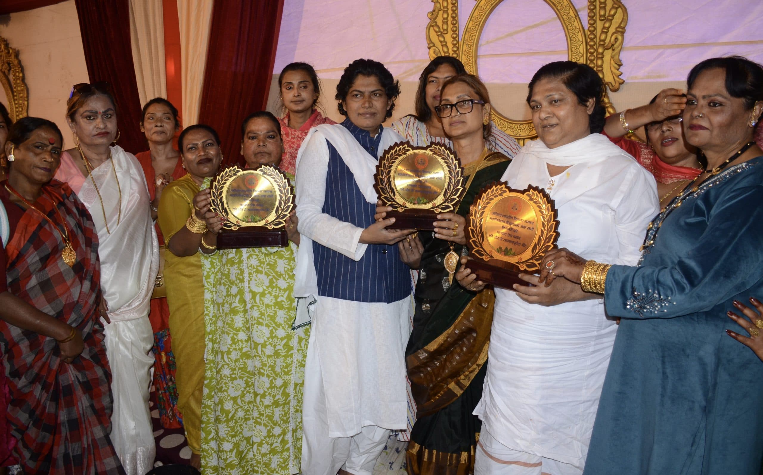 Dhanbad News:अनमोल यादें और कोयलांचलवासियों का प्यार लेकर विदा हुए किन्नर