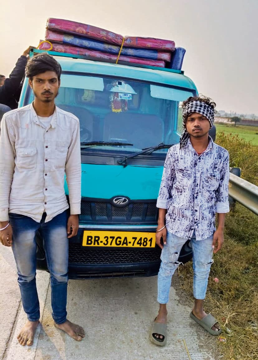 गद्दे में छिपा कर लायी जा रही 10 लाख की शराब बरामद