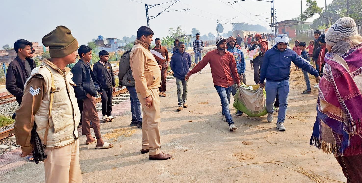प्याज की गाछी लेकर लौट रही महिला का पैर फिसला, ट्रैक पर गिरने से गयी जान