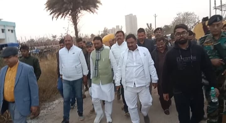 श्रम नियोजन एवं उद्योग मंत्री ने प्लास्टिक पार्क का लिया जायजा