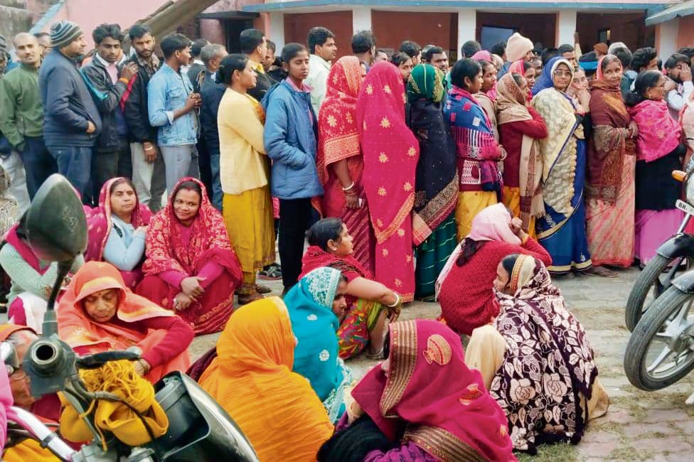 Chhapra News : मांझी प्रखंड में हल्की झड़प के बीच संपन्न हुआ पैक्स चुनाव