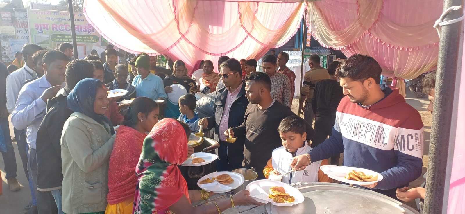 श्रीराम मंदिर प्राण प्रतिष्ठा की वर्षगांठ पर भंडारा