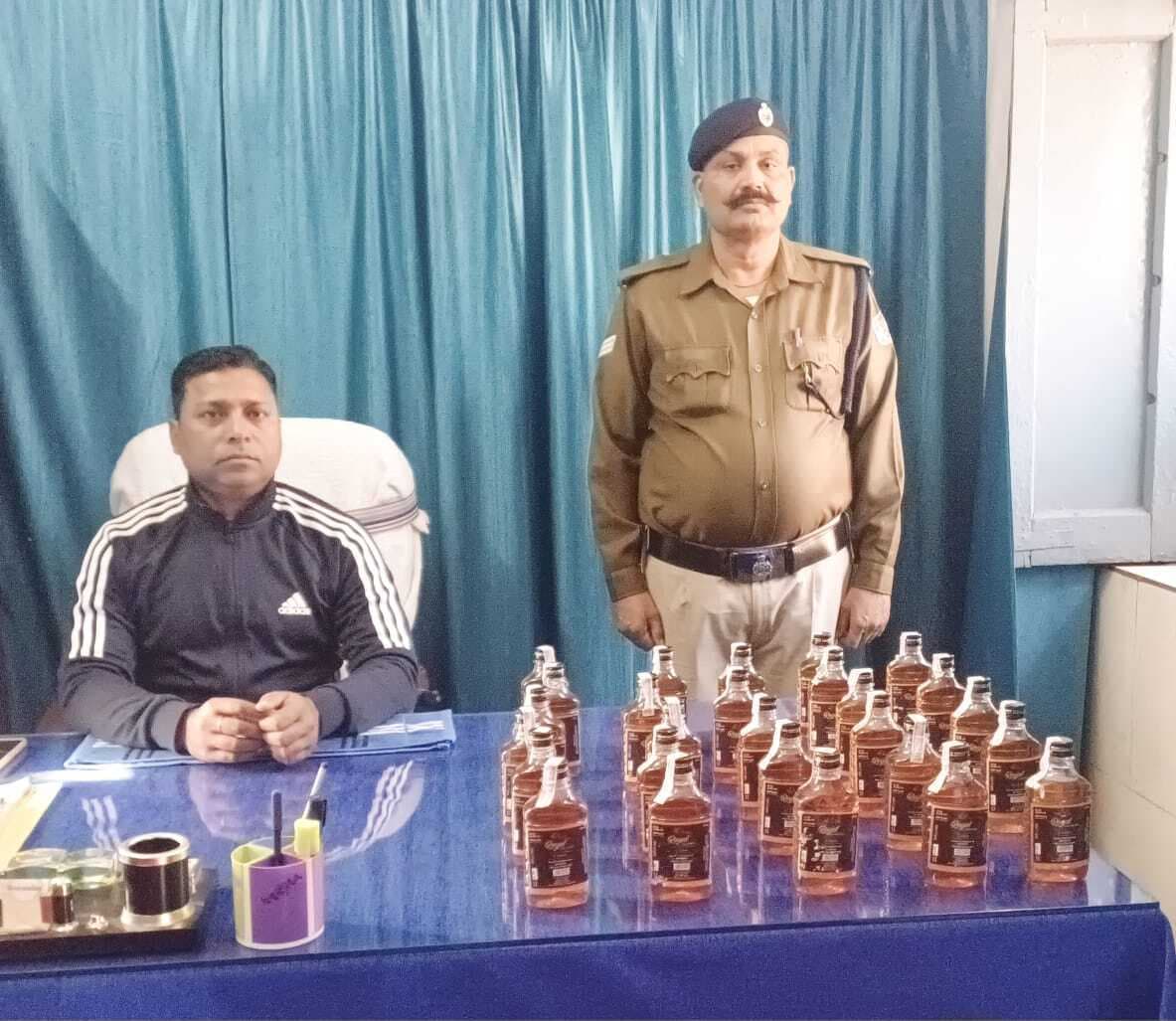 Gaya News : धनबाद-सासाराम इंटरसिटी एक्सप्रेस से देसी शराब जब्त, धंधेबाज फरार