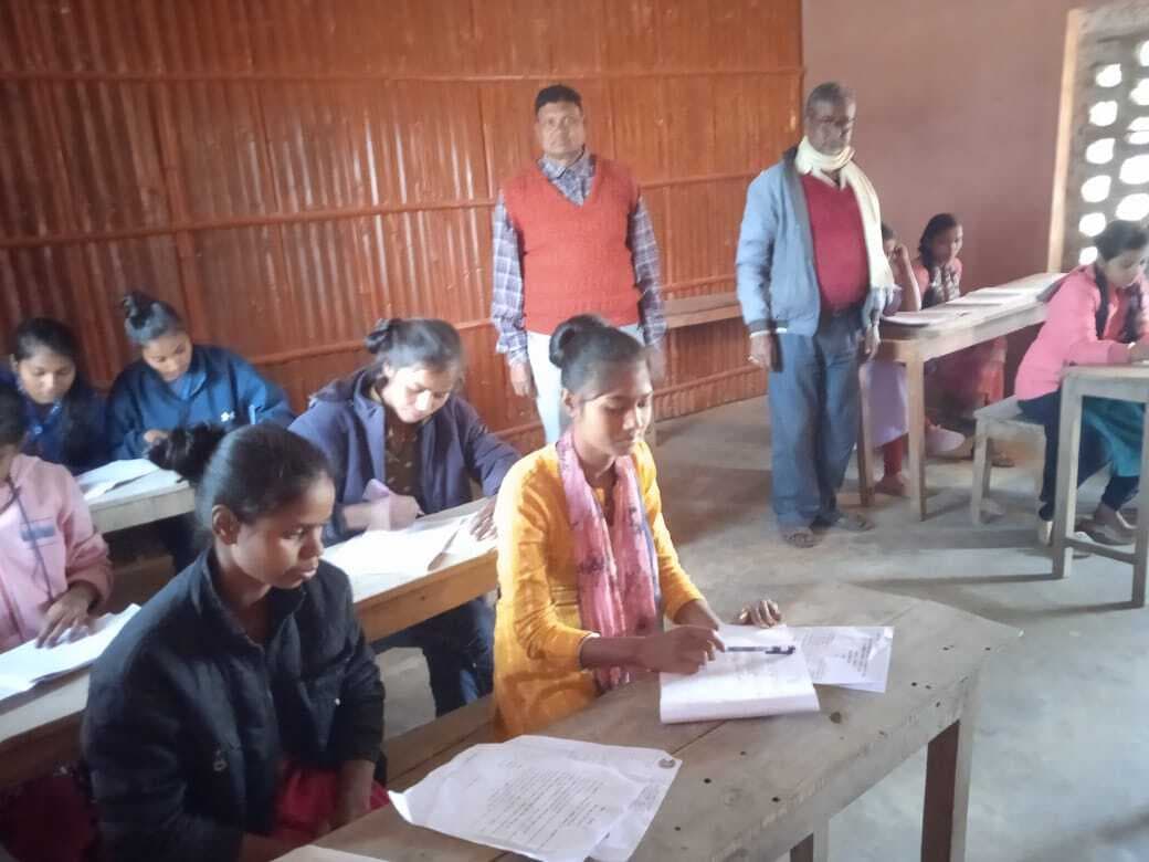 इंटरमीडिएट की हुई प्रायोगिक परीक्षा