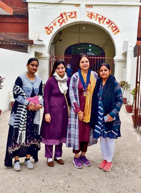 Gaya News : सेंट्रल जेल में बंद महिला कैदी सीख रहीं मशरूम की खेती