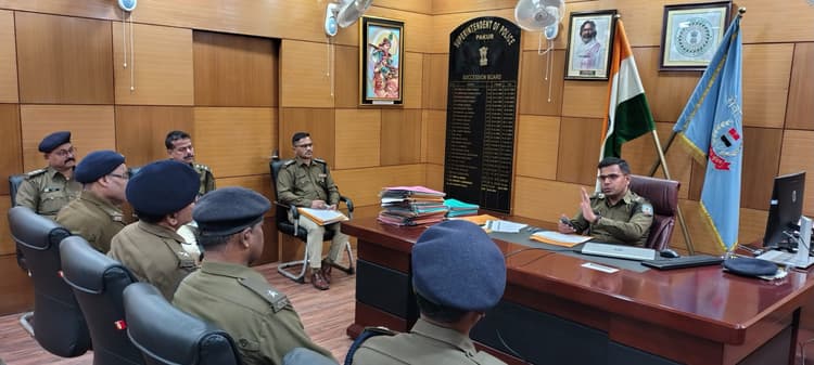 ट्रकों से कोयला व ईंधन की चोरी पर पूर्णत: लगायें रोक : एसपी