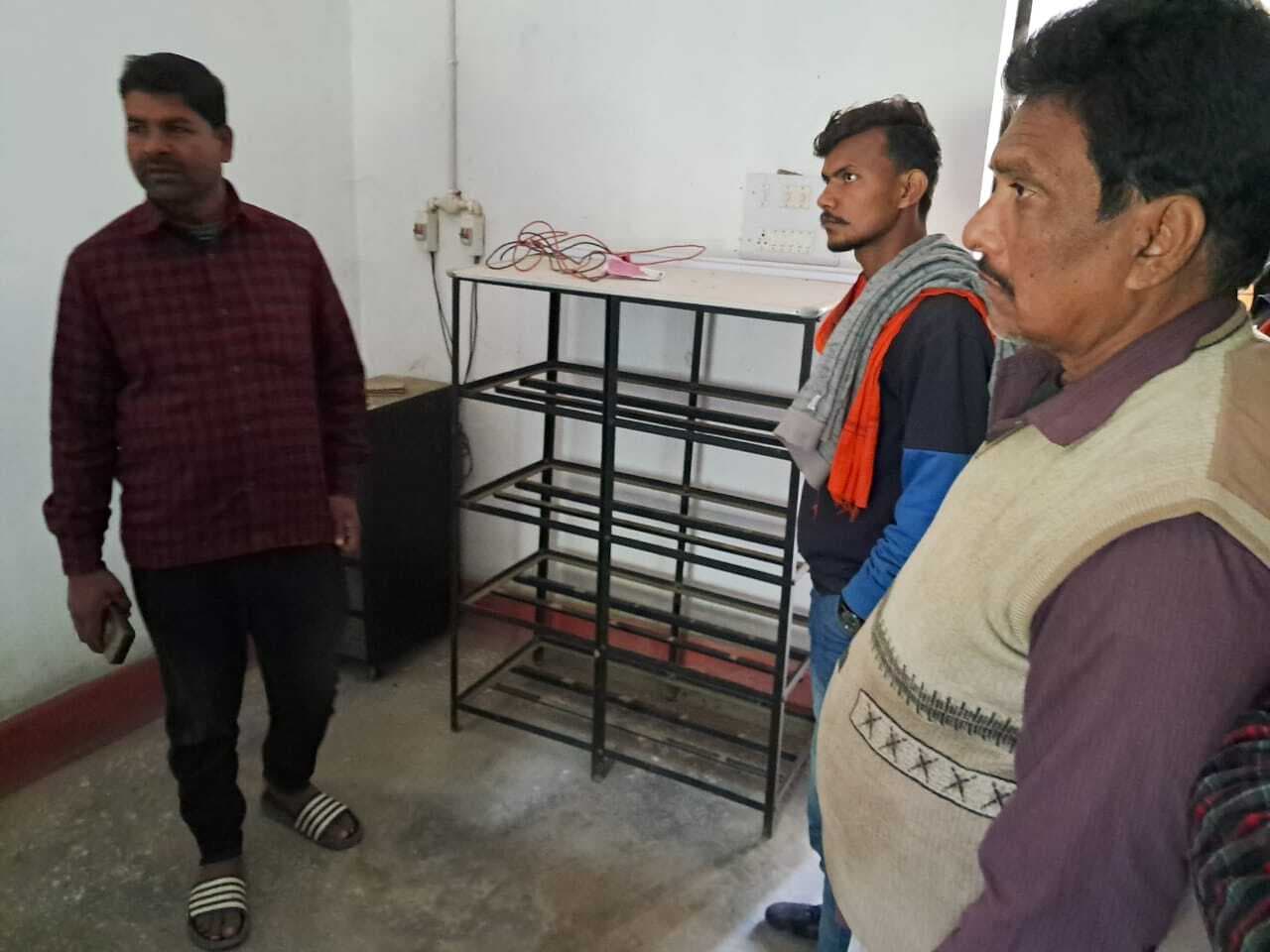 शाहजादपुर पंचायत सरकार भवन में चोरों ने चौथी बार की चोरी